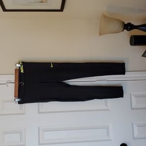 NWOT Nike Pro Hyperwarm Leggings